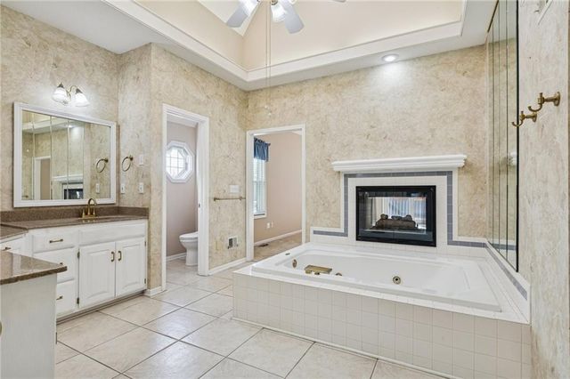 5633 Oakview Street, Shawnee, KS 66216