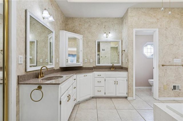 5633 Oakview Street, Shawnee, KS 66216