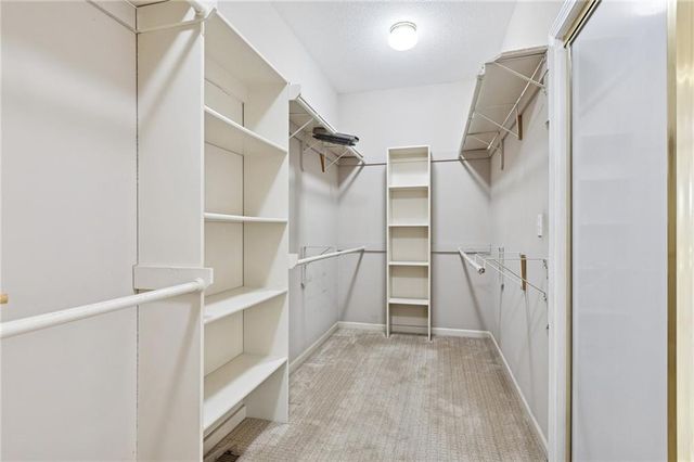 5633 Oakview Street, Shawnee, KS 66216