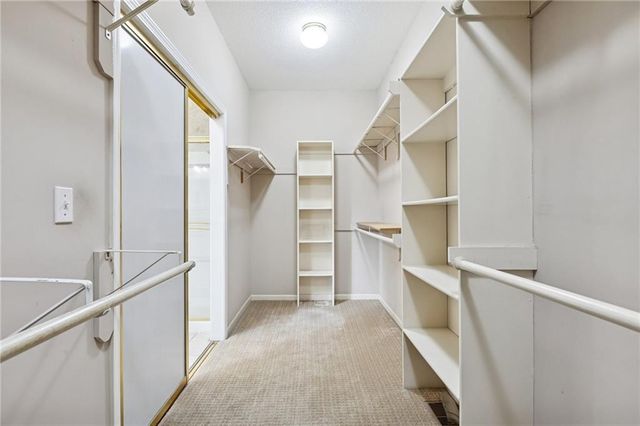 5633 Oakview Street, Shawnee, KS 66216