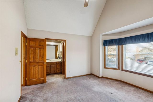 5633 Oakview Street, Shawnee, KS 66216