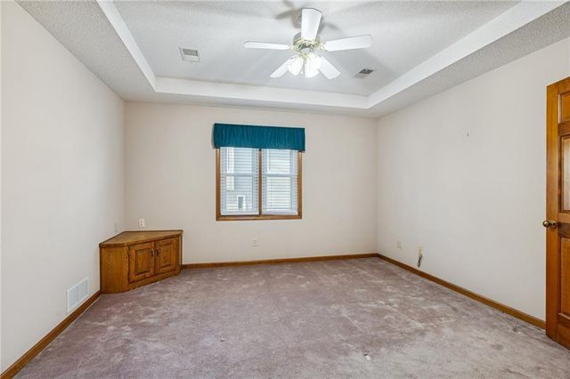 5633 Oakview Street, Shawnee, KS 66216