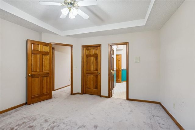 5633 Oakview Street, Shawnee, KS 66216