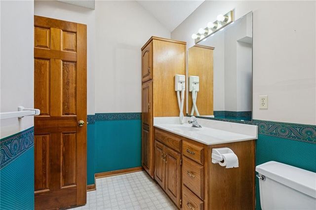 5633 Oakview Street, Shawnee, KS 66216