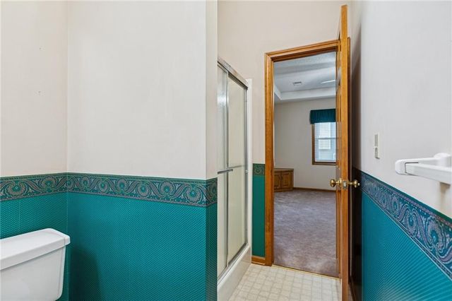 5633 Oakview Street, Shawnee, KS 66216