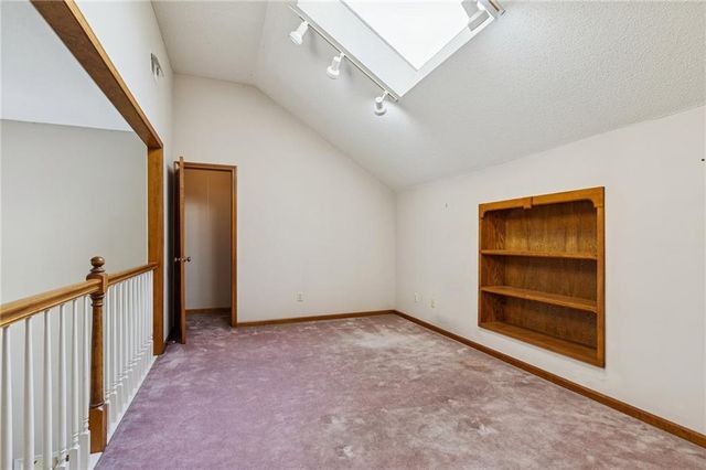 5633 Oakview Street, Shawnee, KS 66216