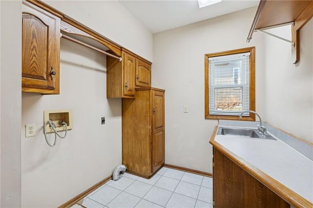 5633 Oakview Street, Shawnee, KS 66216