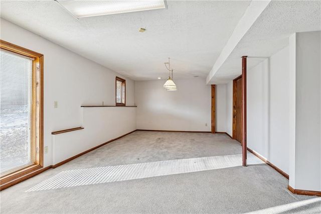 5633 Oakview Street, Shawnee, KS 66216