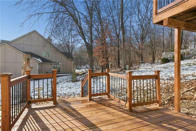 5633 Oakview Street, Shawnee, KS 66216