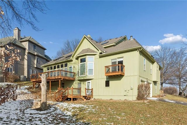 5633 Oakview Street, Shawnee, KS 66216