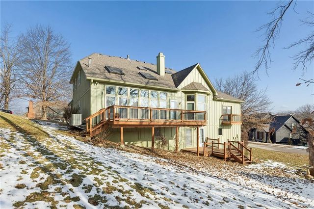 5633 Oakview Street, Shawnee, KS 66216