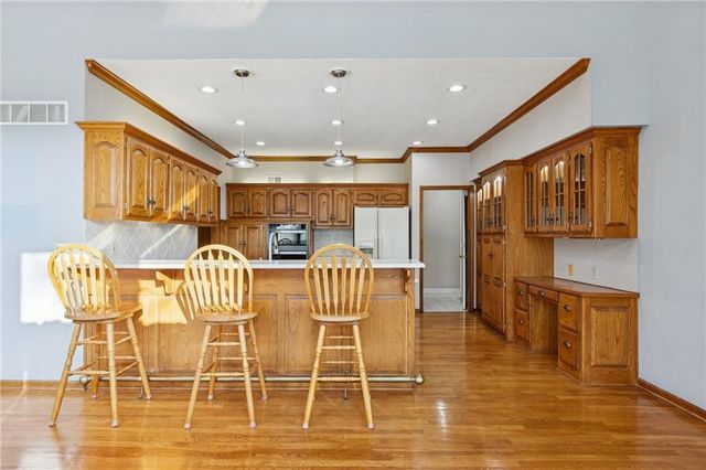 5633 Oakview Street, Shawnee, KS 66216