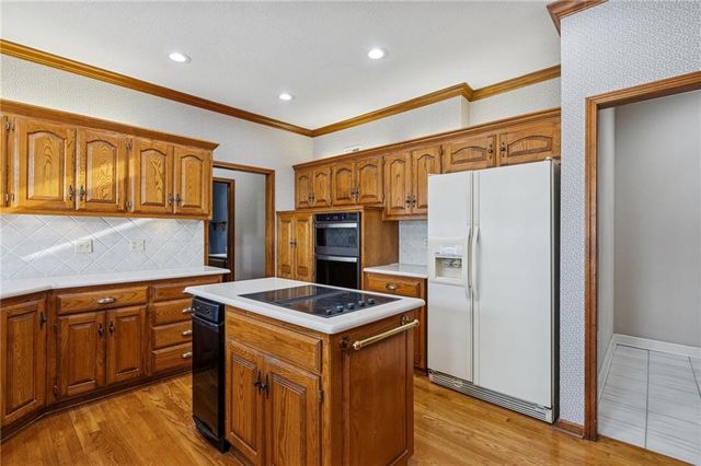 5633 Oakview Street, Shawnee, KS 66216