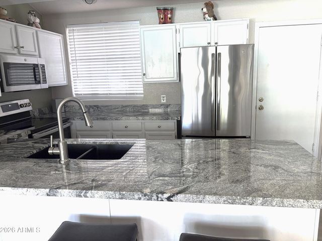 1238 E KERRY Lane, Phoenix, AZ 85024