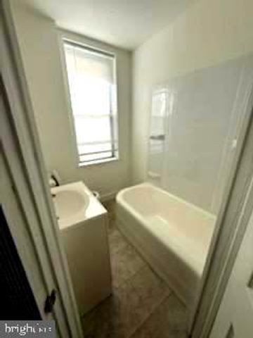 1632 S LECOUNT ST, Philadelphia, PA 19145