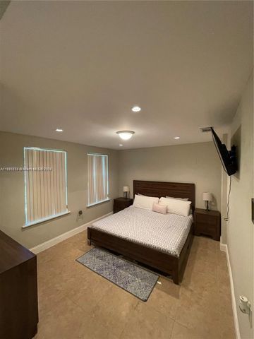 1531 Moffett St, Hollywood, FL 33020