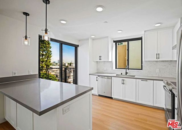 1261 Stoner Avenue 202, Los Angeles, CA 90025