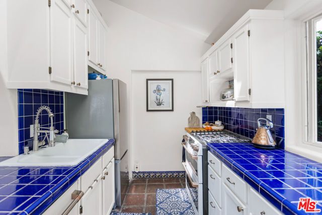 6317 Deep Dell Place, Los Angeles, CA 90068