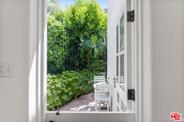 6317 Deep Dell Place, Los Angeles, CA 90068