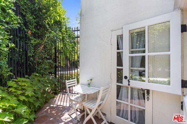 6317 Deep Dell Place, Los Angeles, CA 90068