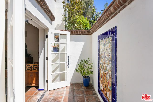 6317 Deep Dell Place, Los Angeles, CA 90068