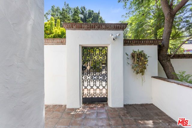 6317 Deep Dell Place, Los Angeles, CA 90068