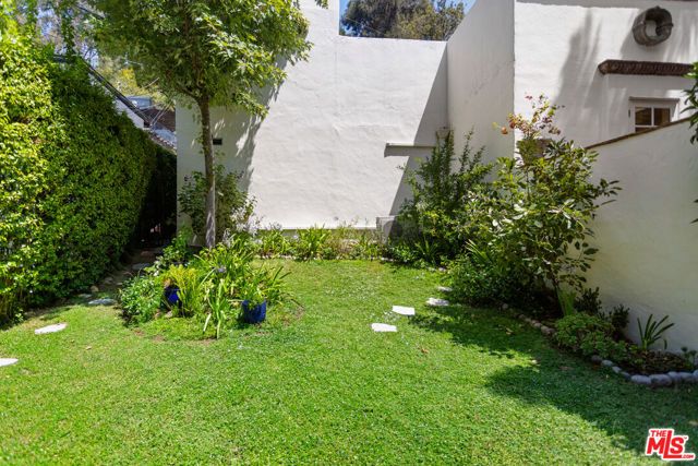 6317 Deep Dell Place, Los Angeles, CA 90068