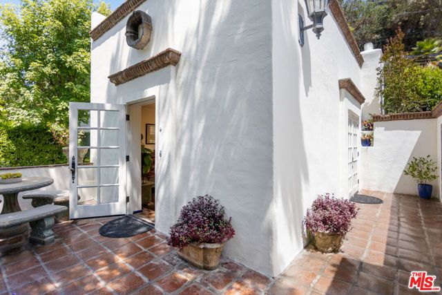 6317 Deep Dell Place, Los Angeles, CA 90068