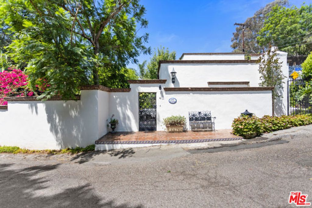 6317 Deep Dell Place, Los Angeles, CA 90068