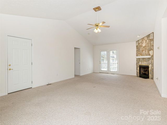 647 High Quarry Road, Hendersonville, NC 28791