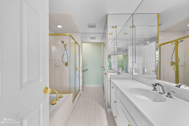 9004 Harbor Place Drive, St Clair Shores, MI 48080