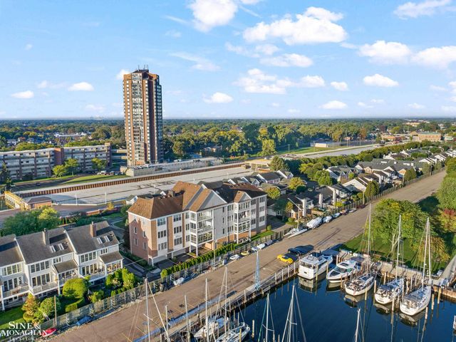 9004 Harbor Place Drive, St Clair Shores, MI 48080