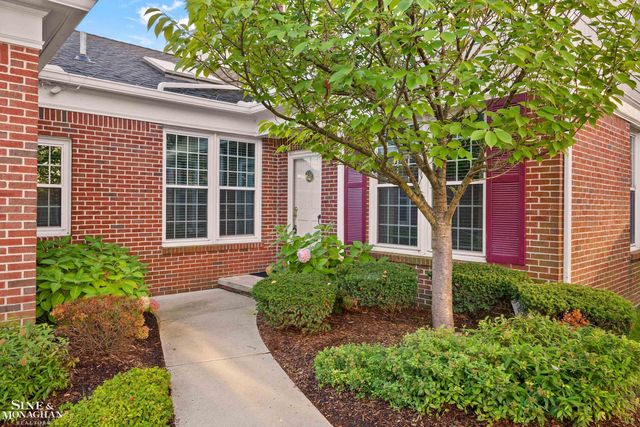 9004 Harbor Place Drive, St Clair Shores, MI 48080