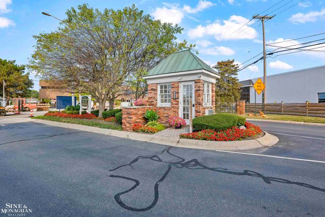 9004 Harbor Place Drive, St Clair Shores, MI 48080