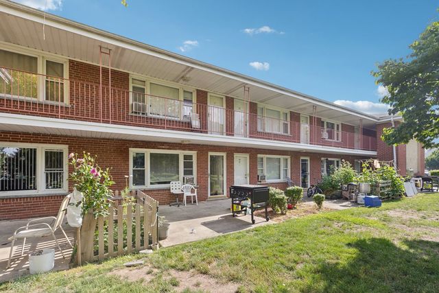 1119 E Algonquin Road 7, Arlington Heights, IL 60005