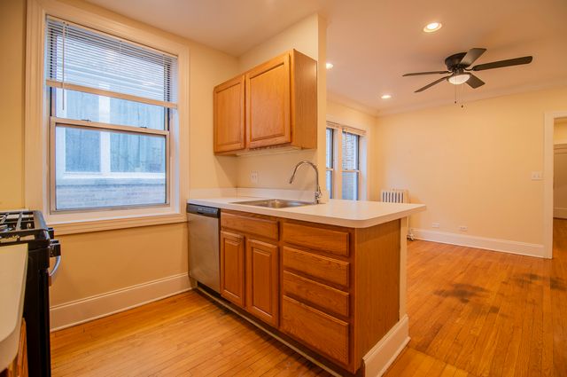 7648 N GREENVIEW Avenue 3, Chicago, IL 60626