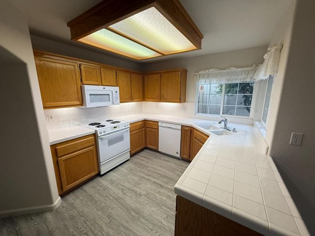 2024 Cartagena Dr, Yuba City, CA 95993