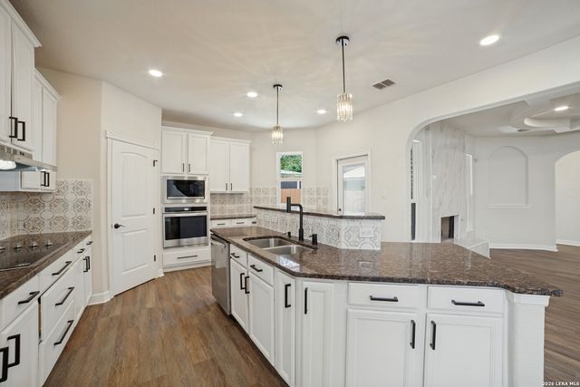 8046 Stillwater Pkwy, San Antonio, TX 78254