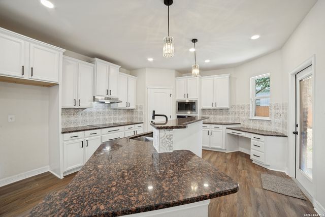 8046 Stillwater Pkwy, San Antonio, TX 78254