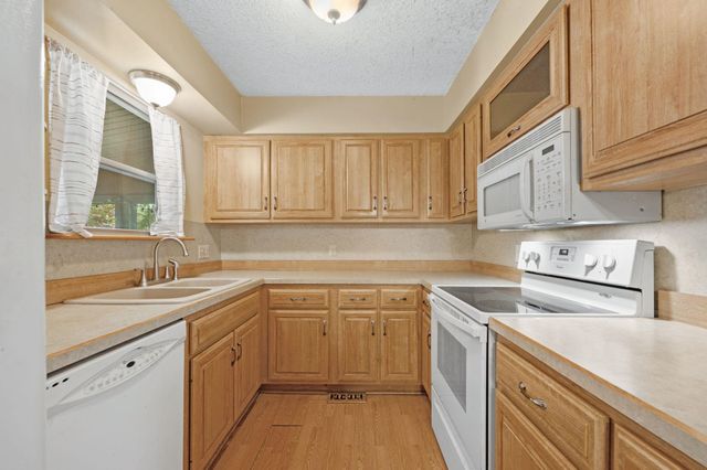 416 W Campus Ave, Wichita, KS 67217