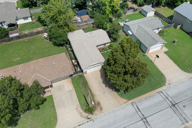 416 W Campus Ave, Wichita, KS 67217