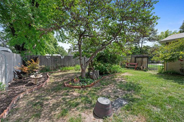 416 W Campus Ave, Wichita, KS 67217