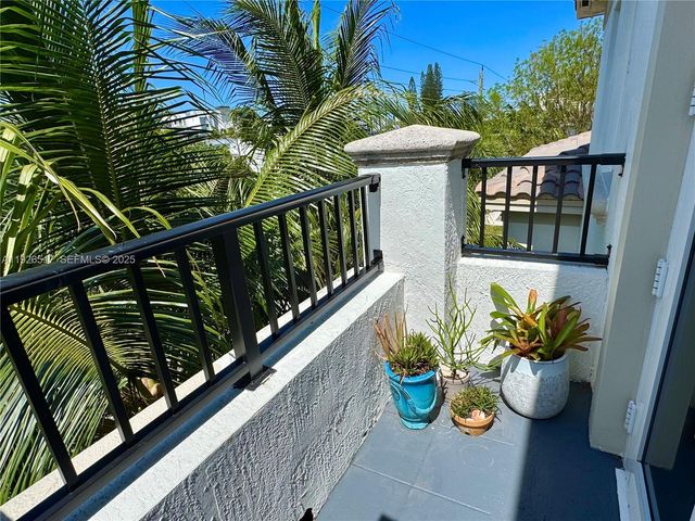 1616 NE 9th St, Fort Lauderdale, FL 33304