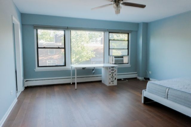 4880 N Marine Drive 304, Chicago, IL 60640