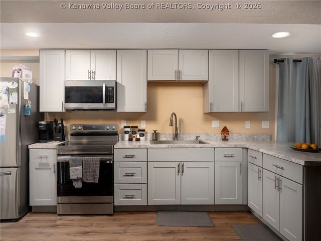 161 Oakwood Estates, Scott Depot, WV 25560