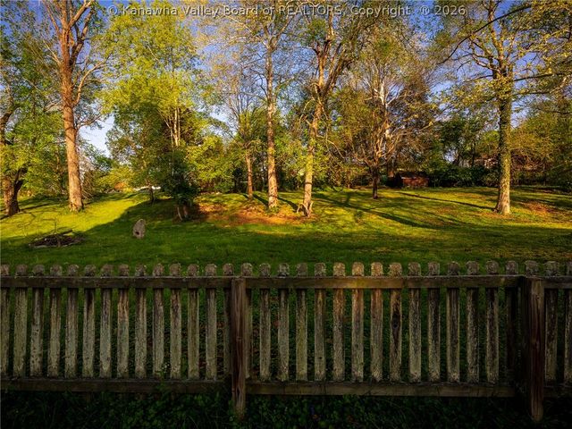 161 Oakwood Estates, Scott Depot, WV 25560