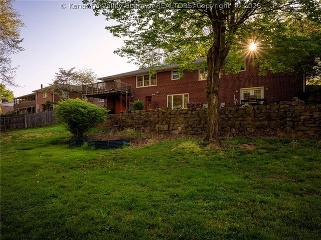 161 Oakwood Estates, Scott Depot, WV 25560