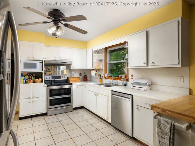 161 Oakwood Estates, Scott Depot, WV 25560