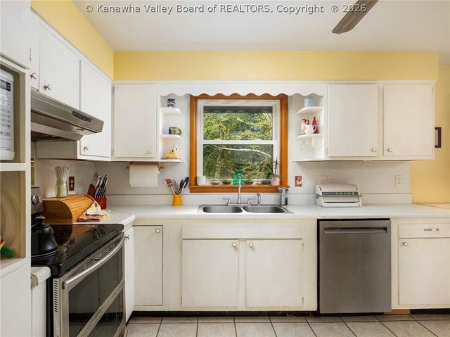 161 Oakwood Estates, Scott Depot, WV 25560