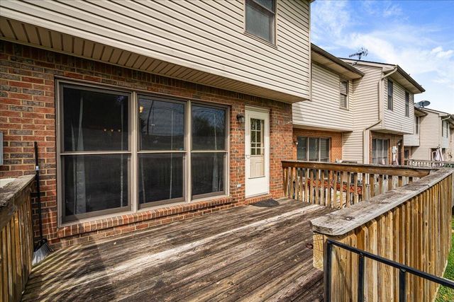 108 Park Place Court, Paris, KY 40361